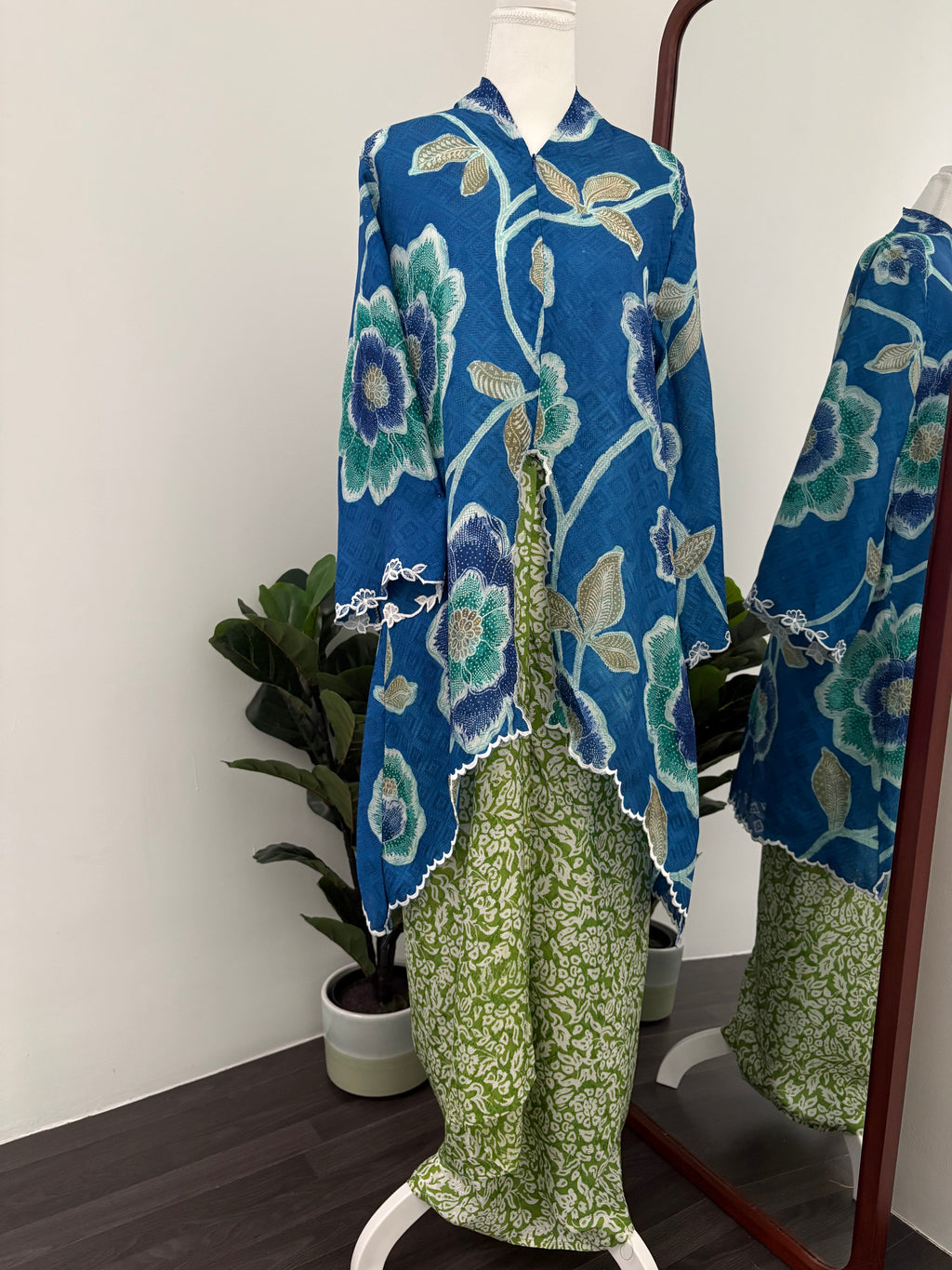 Kebaya Lea (Blue Green)