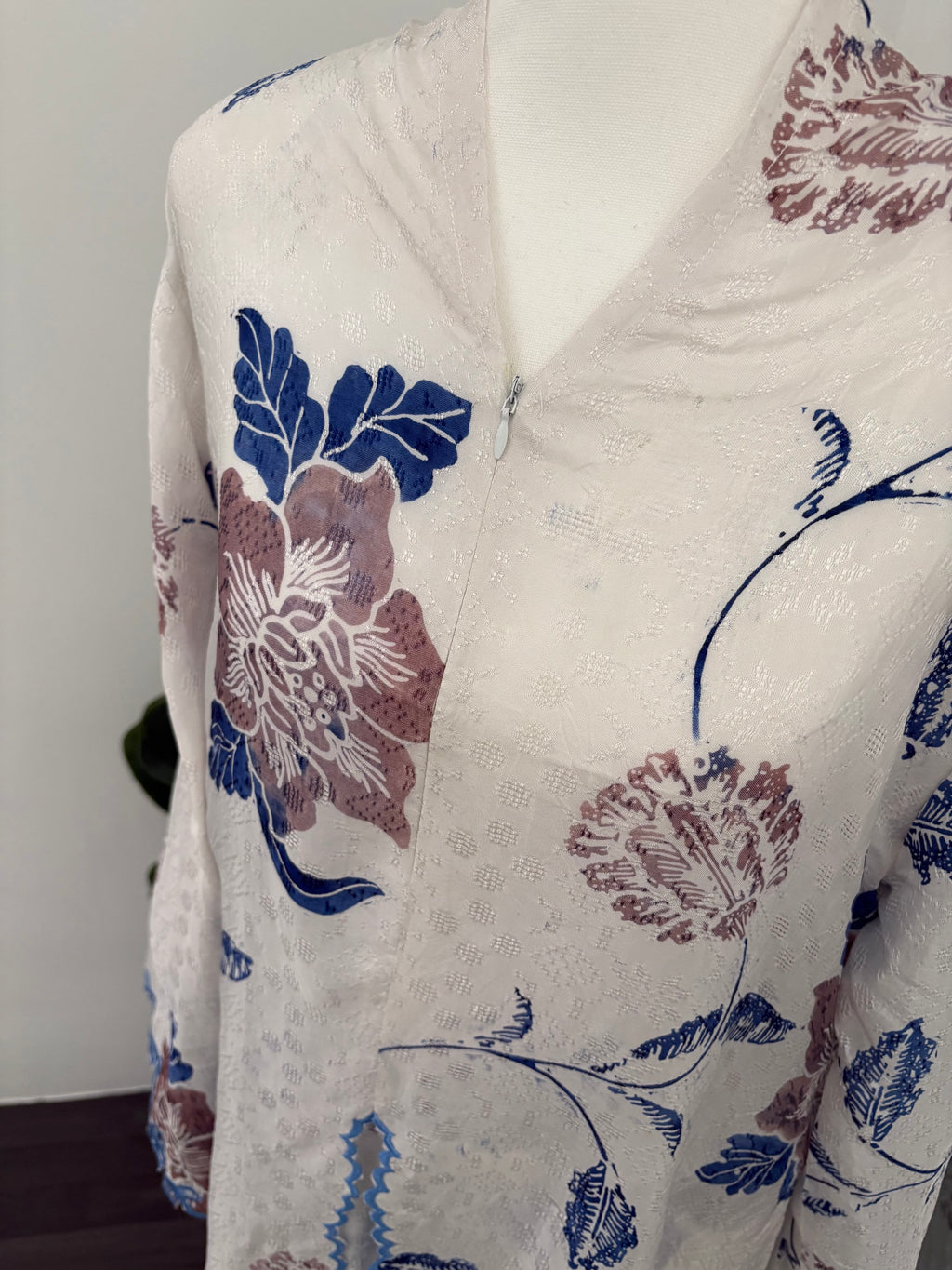 Kebaya Lea (White Blue)