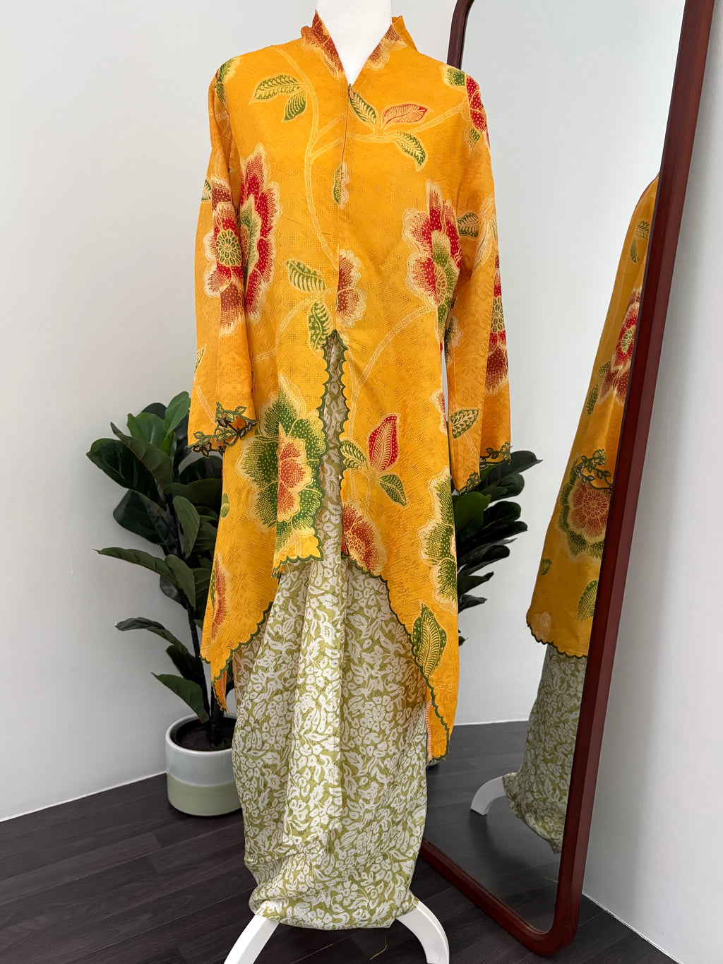 Kebaya Lea (Yellow Green)