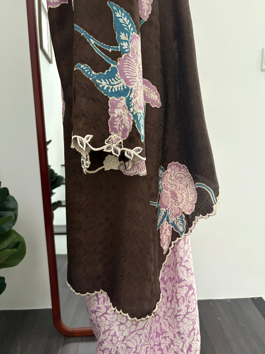 Kebaya Lea (Rich Brown Lilac)