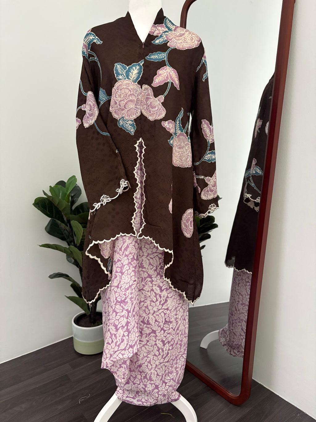 Kebaya Lea (Rich Brown Lilac)
