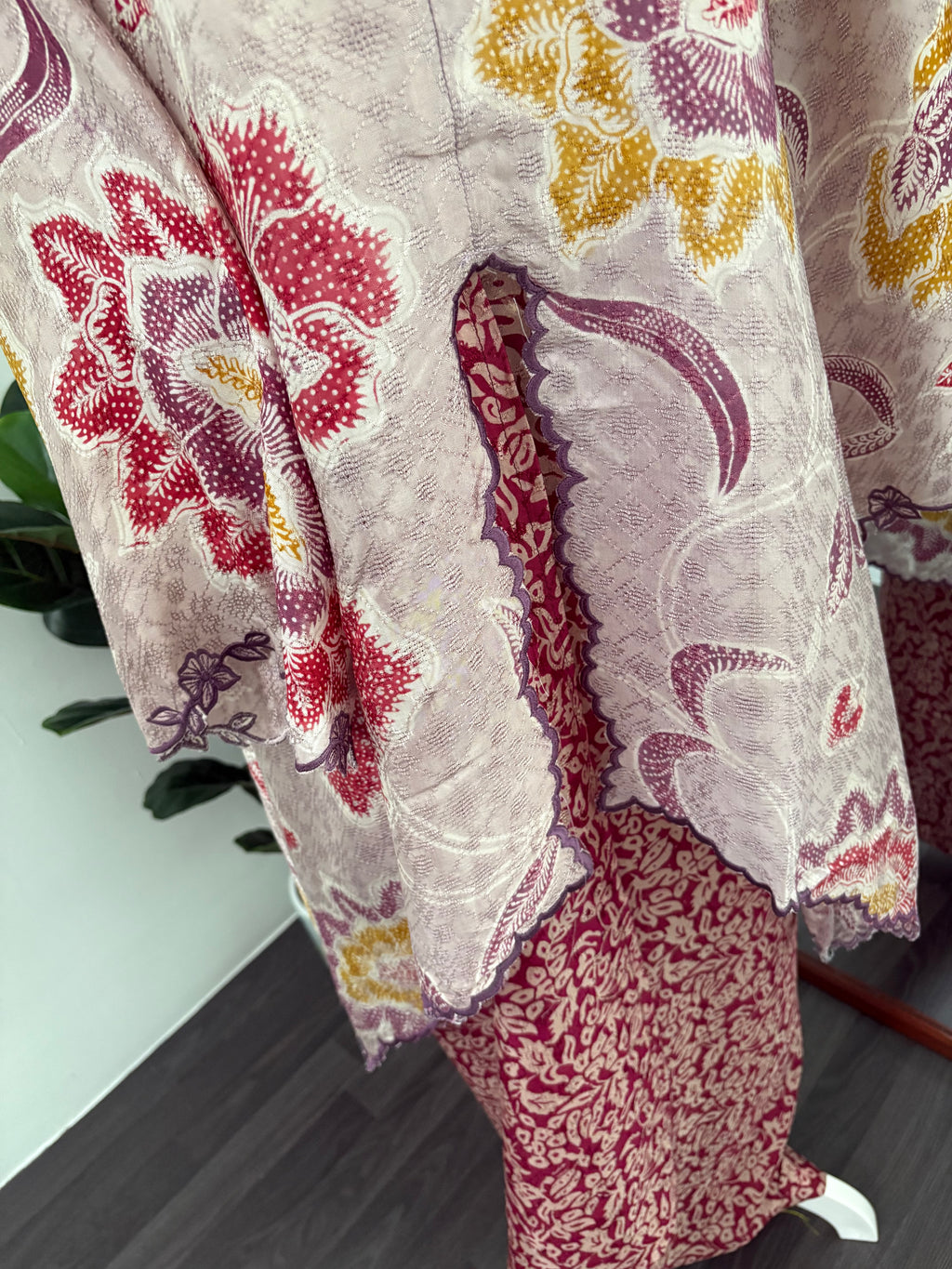 Kebaya Lea (Lilac Red)