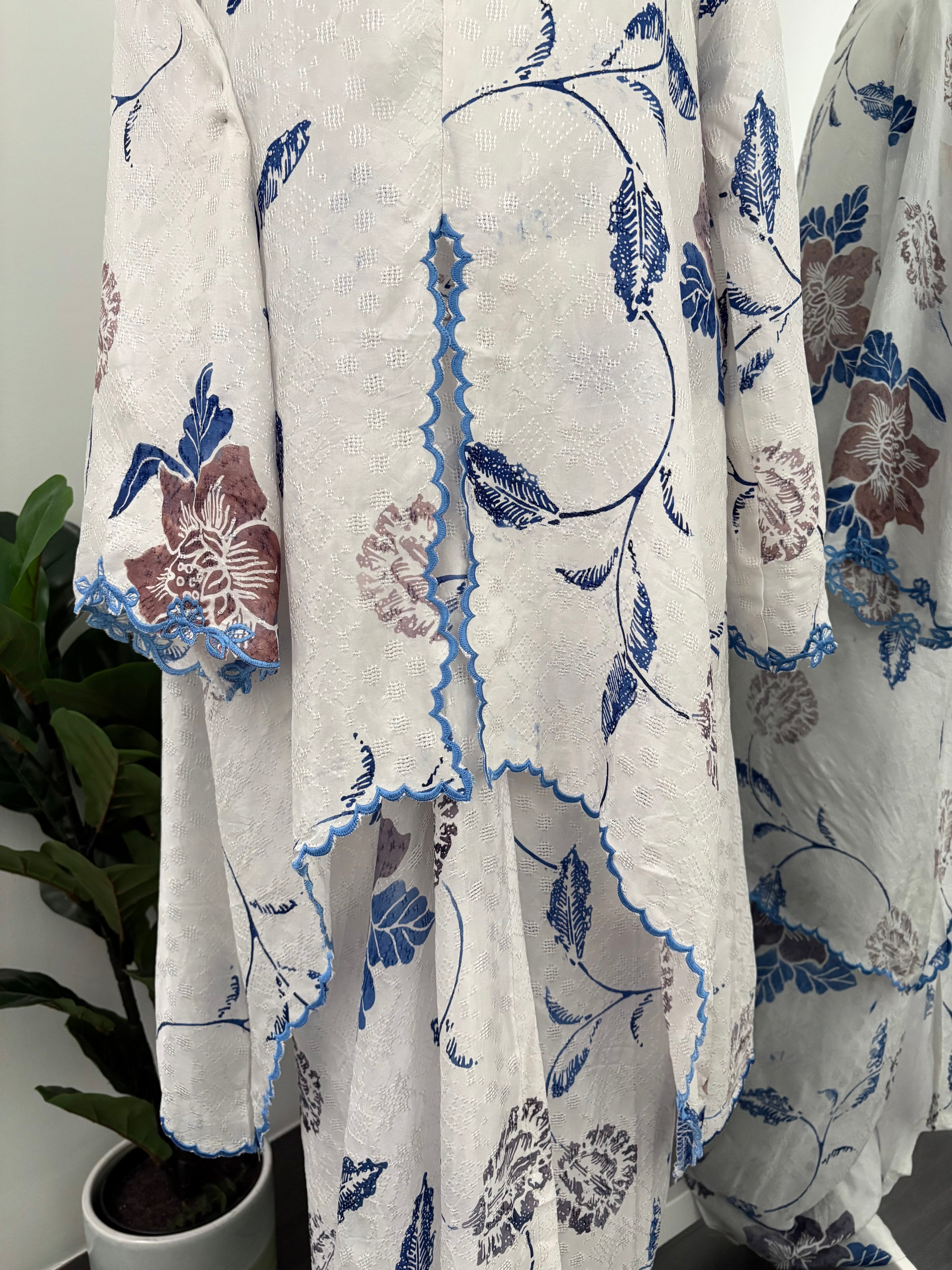 Kebaya Lea (White Blue)