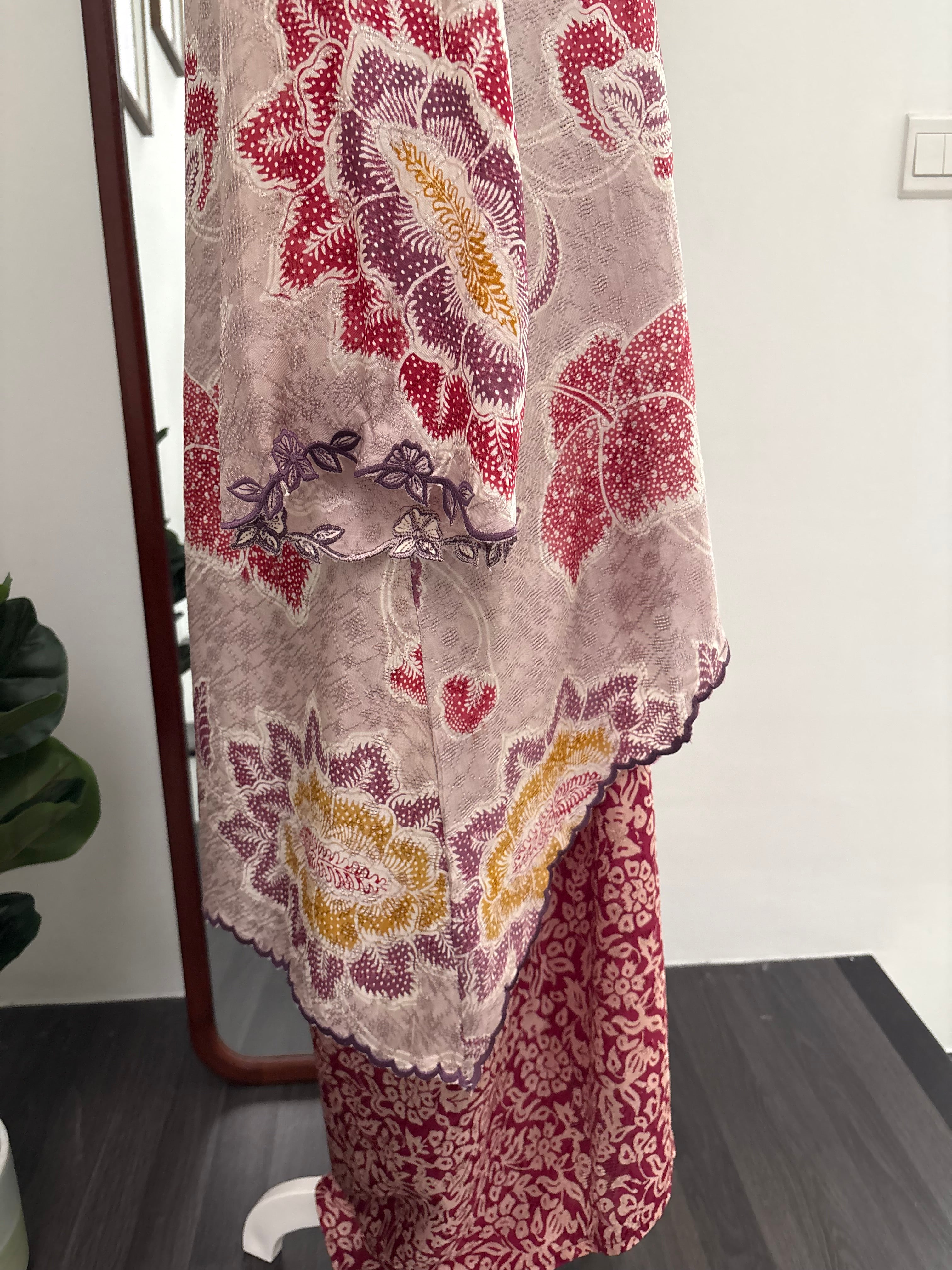 Kebaya Lea (Lilac Red)