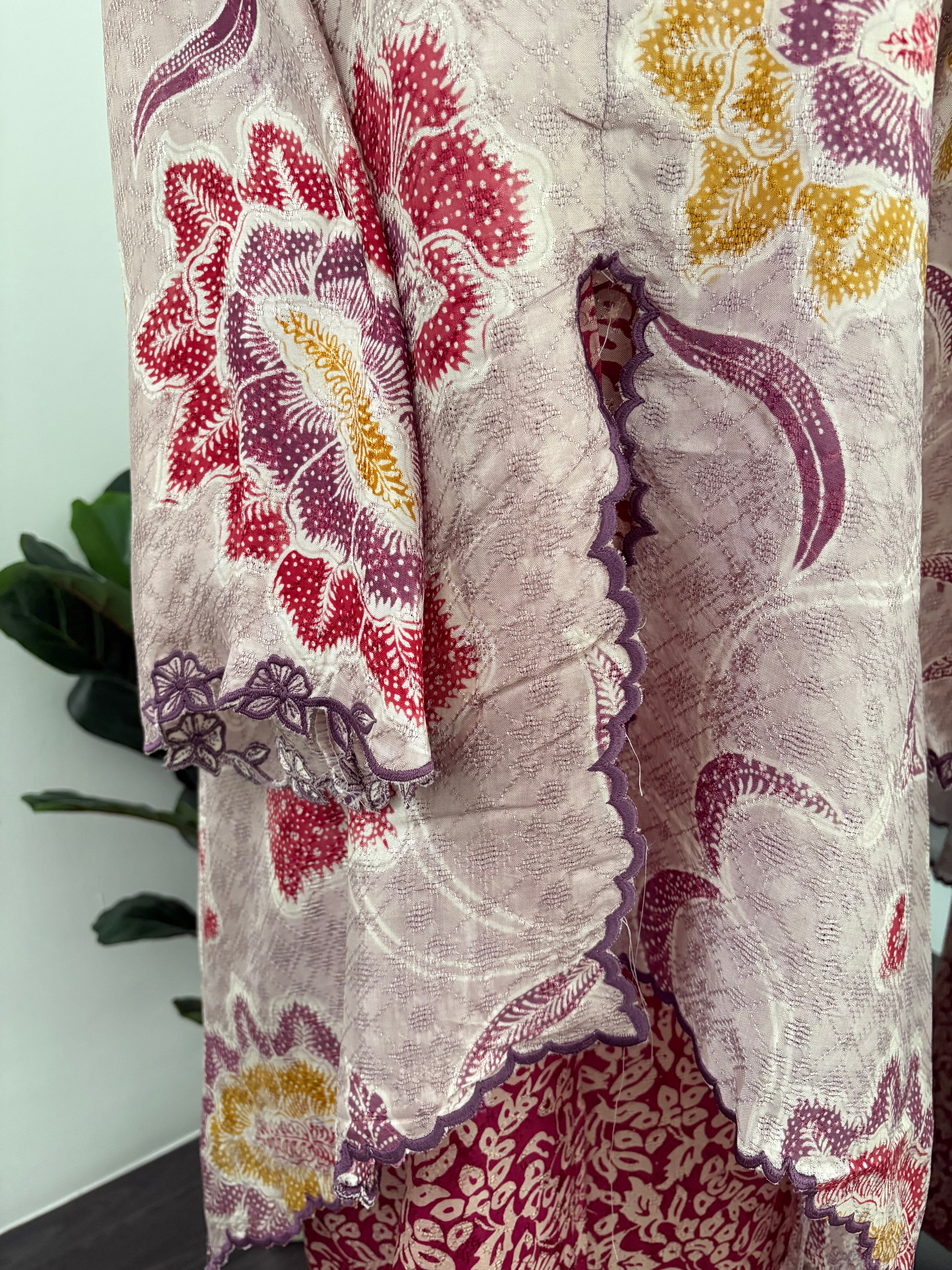 Kebaya Lea (Lilac Red)