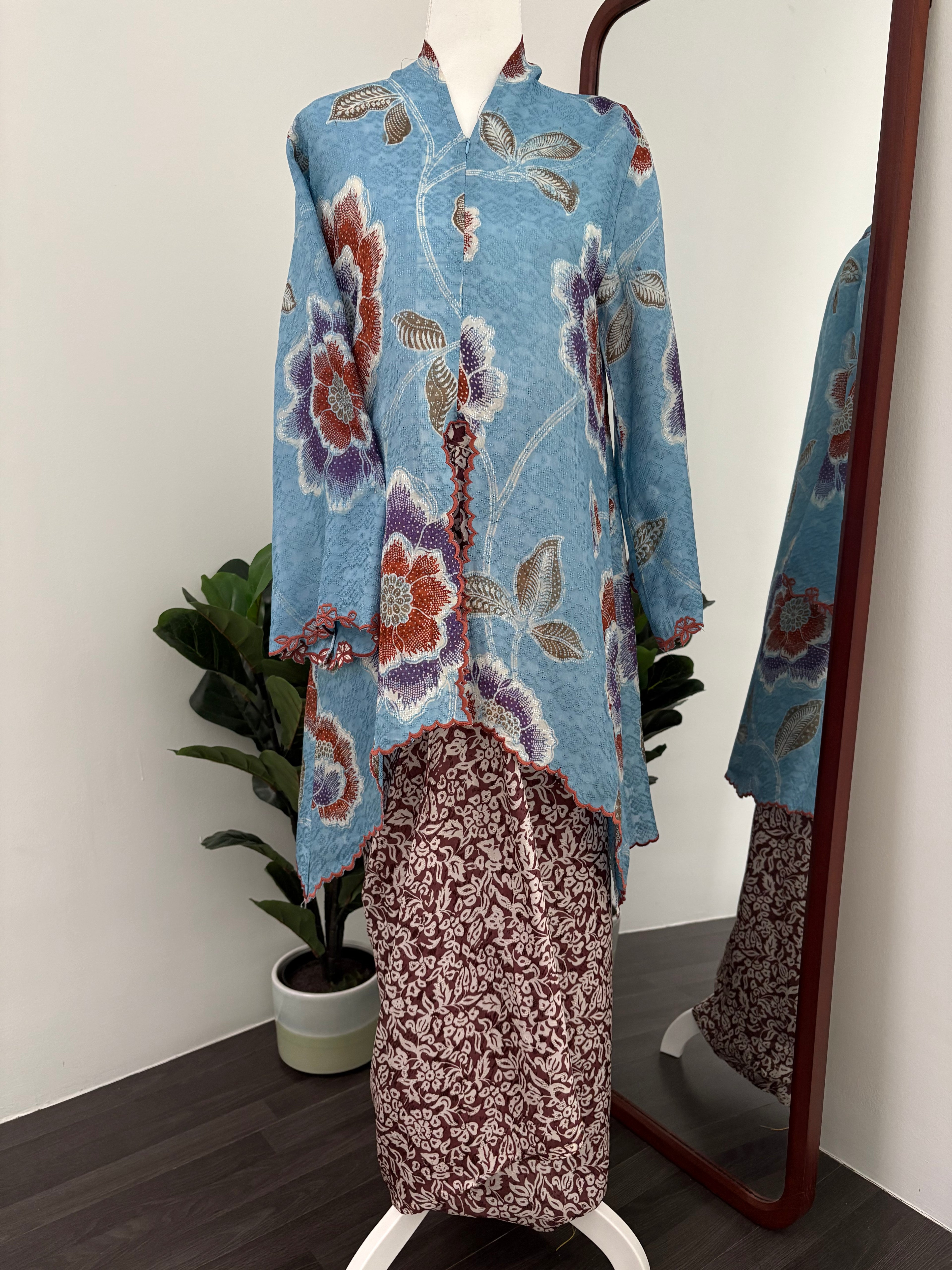 Kebaya Lea (Blue Brown)