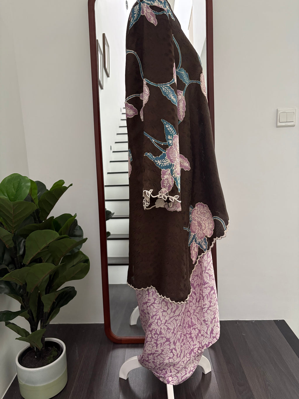 Kebaya Lea (Rich Brown Lilac)