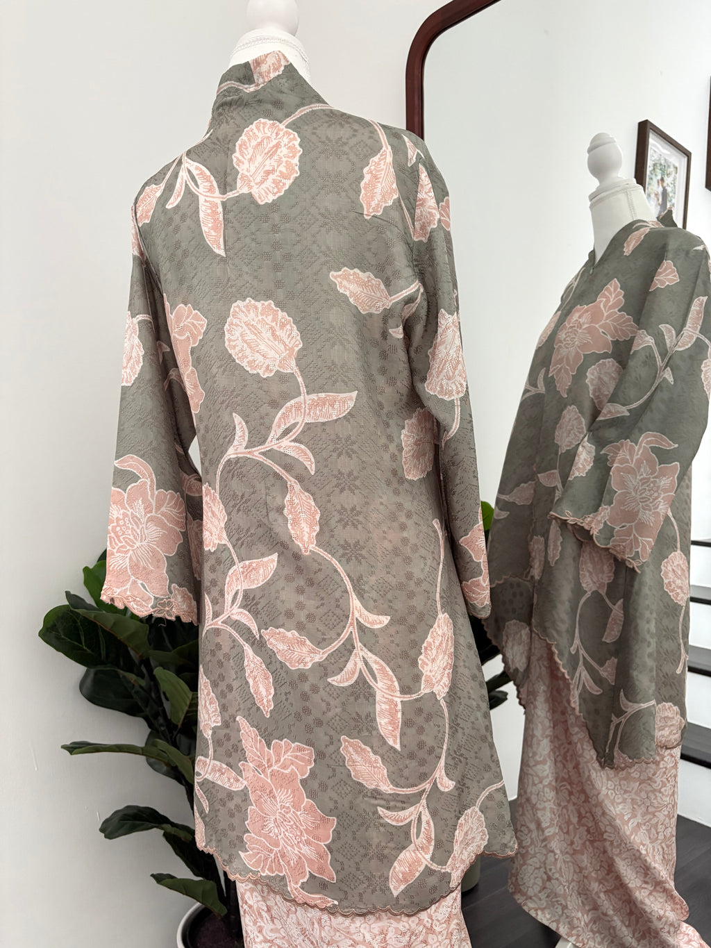 Kebaya Lea (Sage Nude)