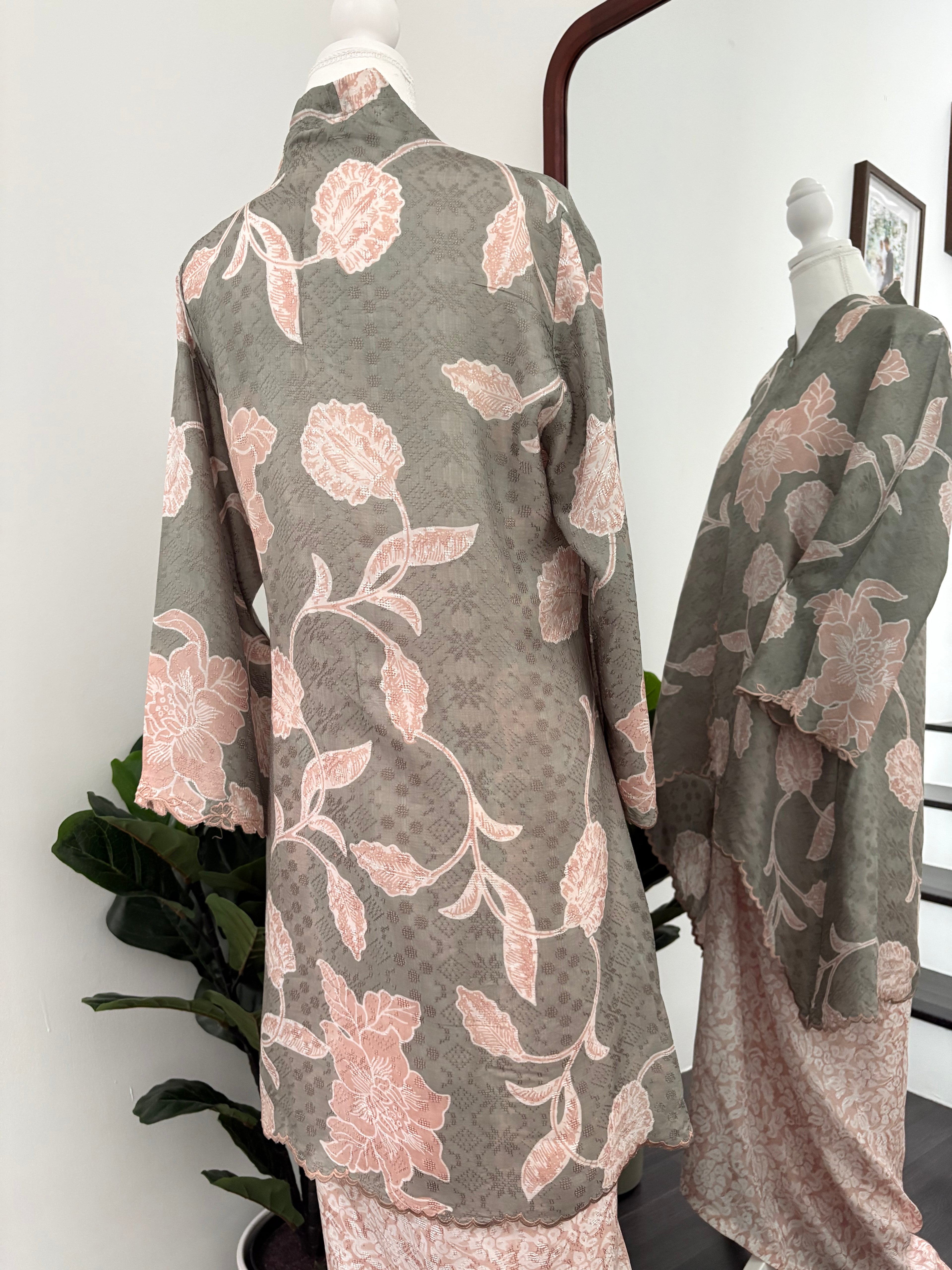 Kebaya Lea (Sage Nude)