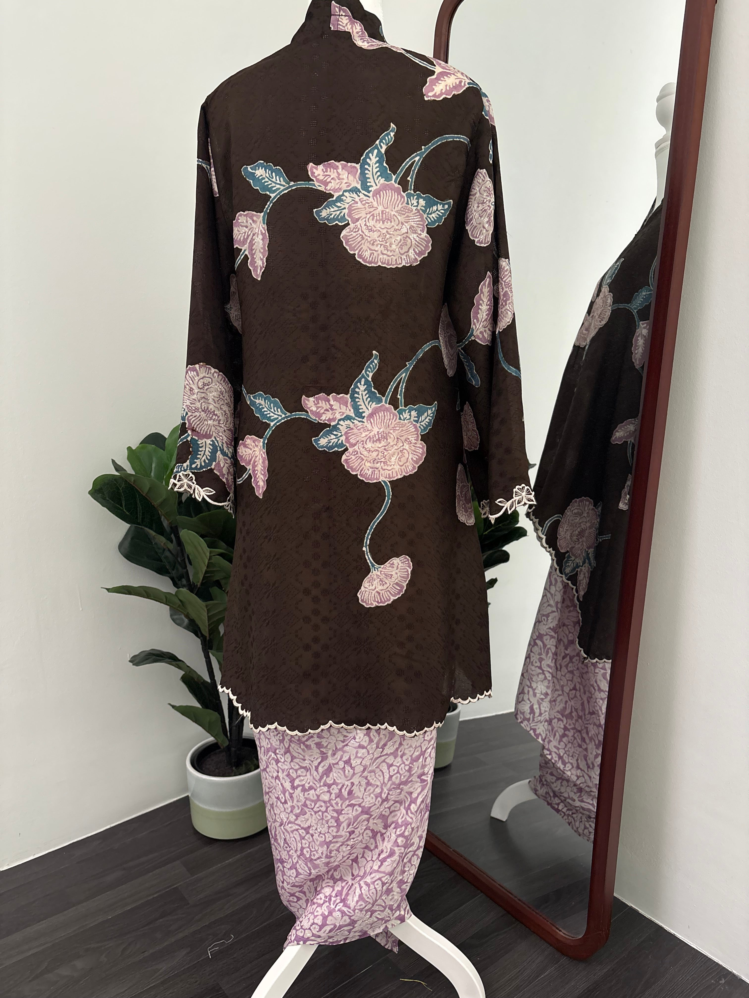 Kebaya Lea (Rich Brown Lilac)