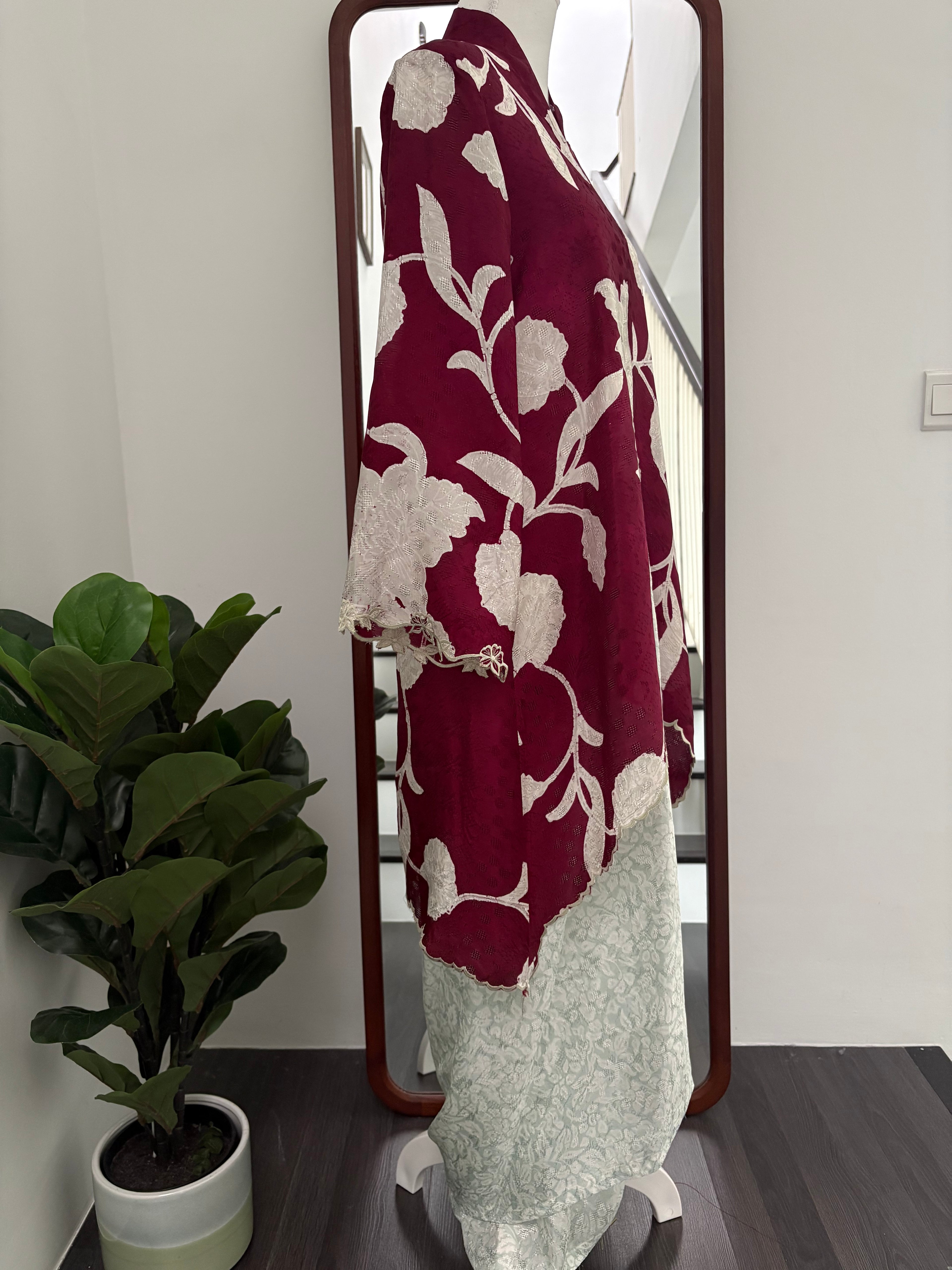 Kebaya Lea (Maroon Mint)